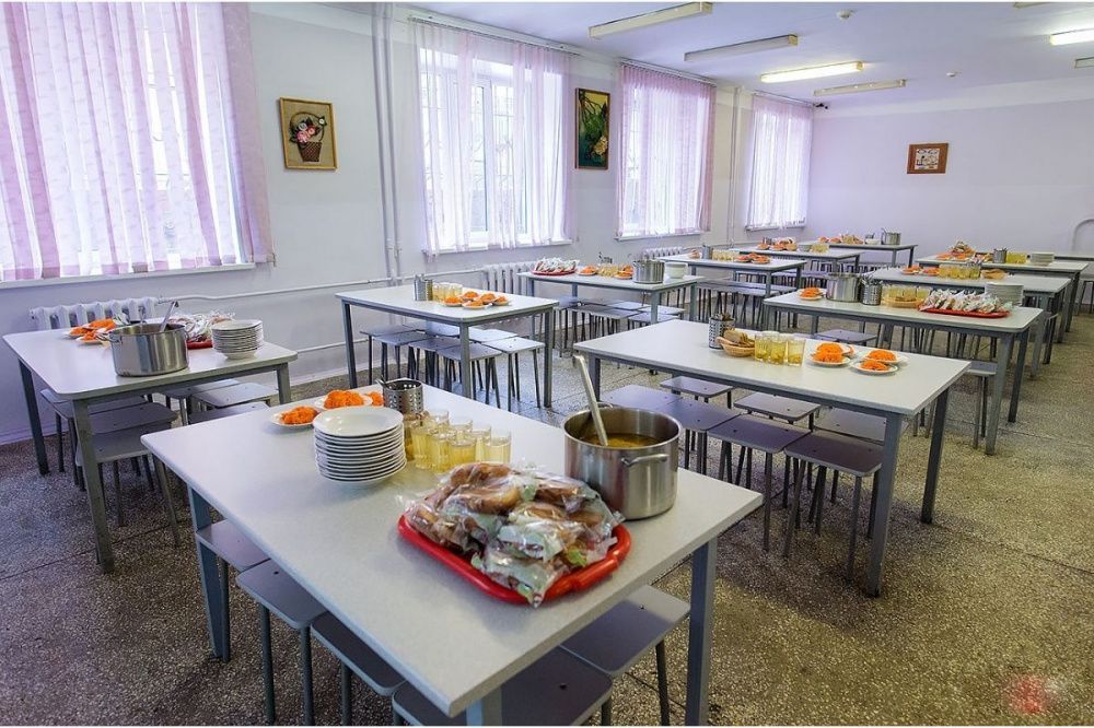 Фото Накладывавшего еду руками повара из Дзержинска привлекут к административной ответственности - Новости Живем в Нижнем