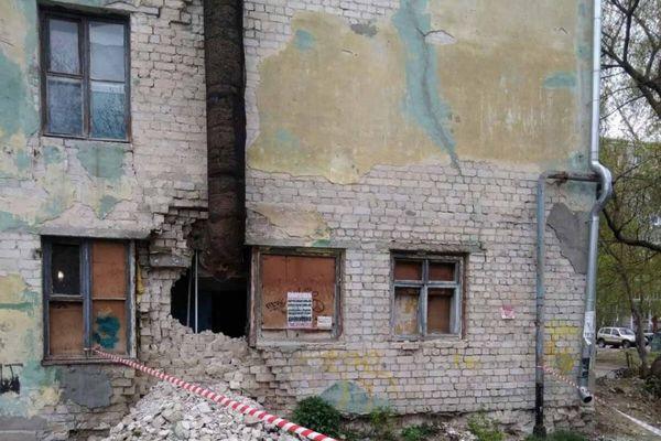 Жителям разрушившегося общежития в Дзержинске запретили пользоваться санузлом