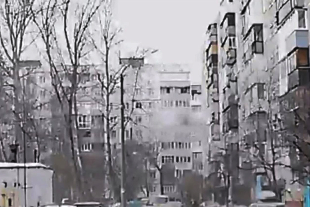 Взрыв перед пожаром на улице Фучика попал на видео в Нижнем Новгороде