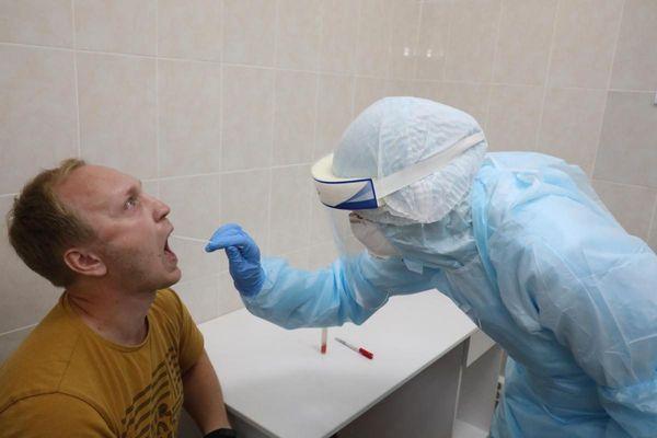 Нижегородцам рекомендовали отказаться от алкоголя перед тестом на коронавирус