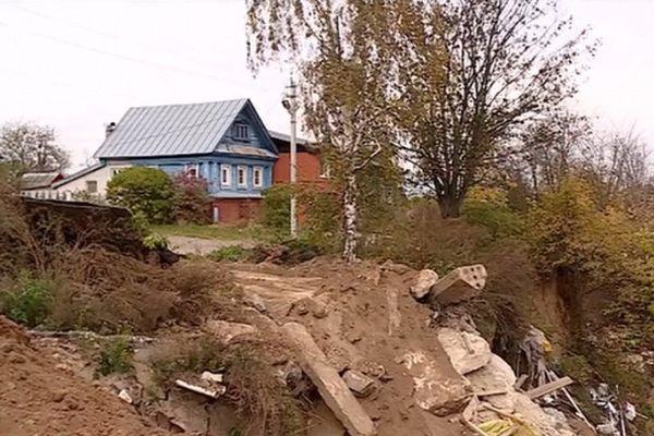 Причиной оползней в деревне Караулово стал избыток влаги в грунте
