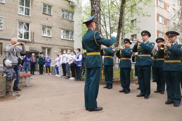 Волонтёры провели персональные Парады Победы для ветеранов в Нижнем Новгороде