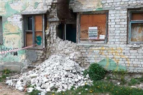 Стена общежития обвалилась в Дзержинске 5 мая