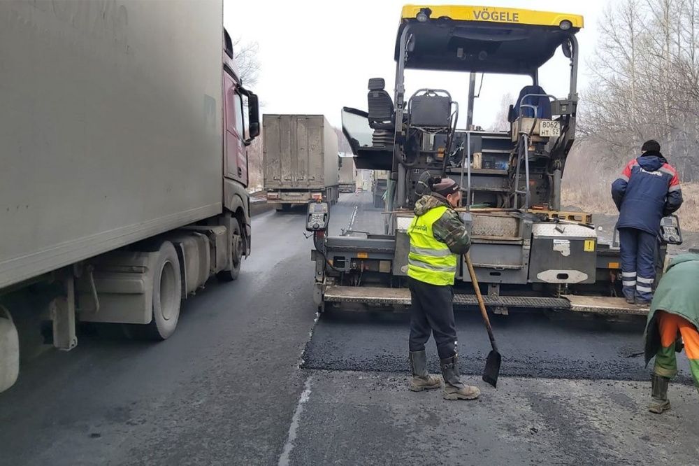 Дорожники устраняют дефекты на трассе М-7 после зимы в Нижегородской области