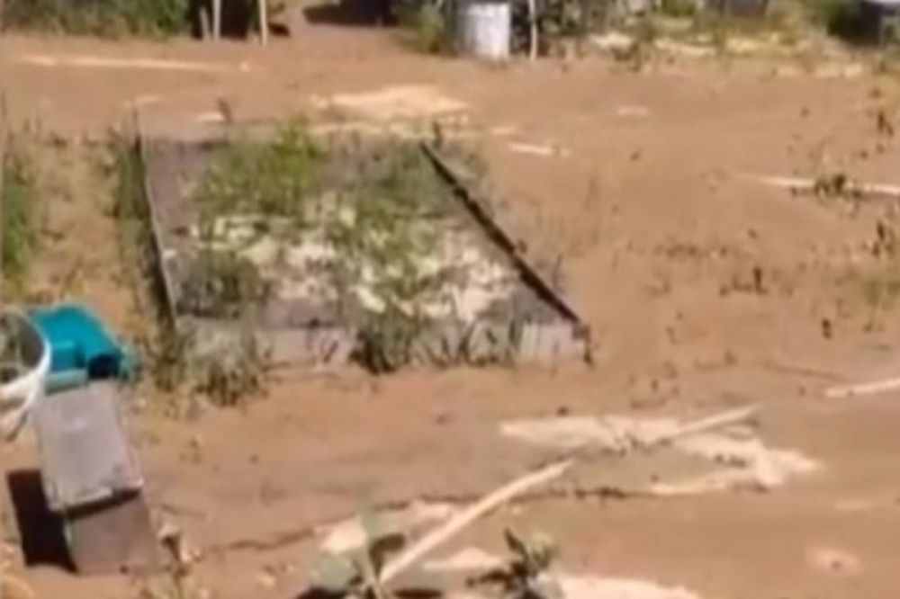 Грязевой поток сошел с развязки в Ольгине из-за проблем с канализацией