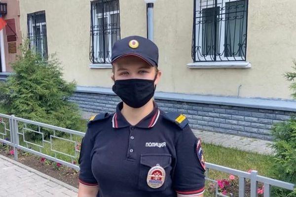 Девушка-полицейский вынесла ребенка из горящего дома в Дзержинске