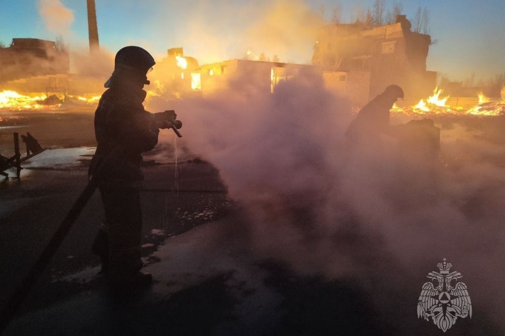 Площадь пожара в Дзержинске составляет 2500 квадратных метров