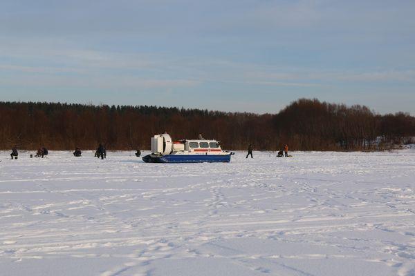 Сотрудники МЧС проверили места массового скопления рыбаков в Нижнем Новгороде