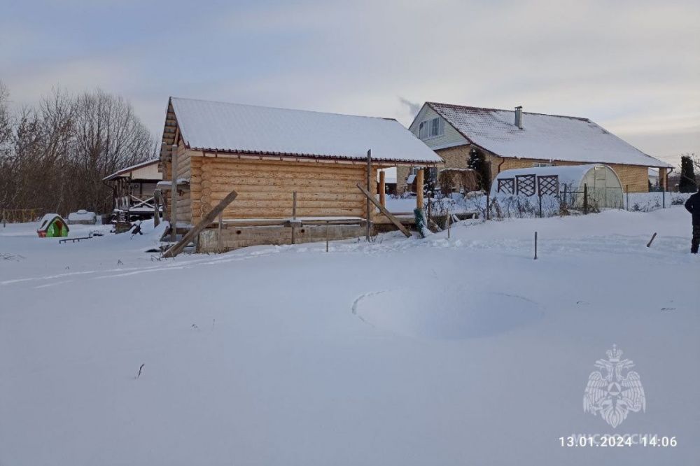 Карстовый провал произошел рядом с жилыми домами в Нижегородской области 