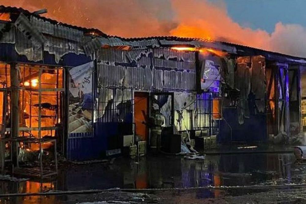 Фото Прокуратура организовала проверку после пожара на рынке стройматериалов в Ленинском районе - Новости Живем в Нижнем