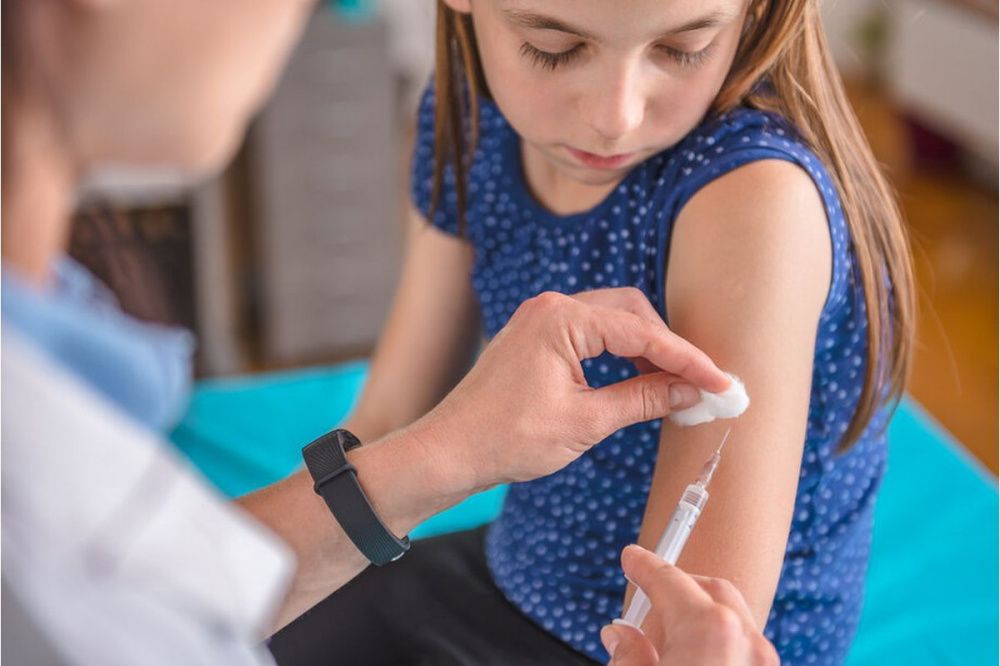 Вакцину от COVID-19 для подростков ввезут в Нижегородскую область в начале 2022 года