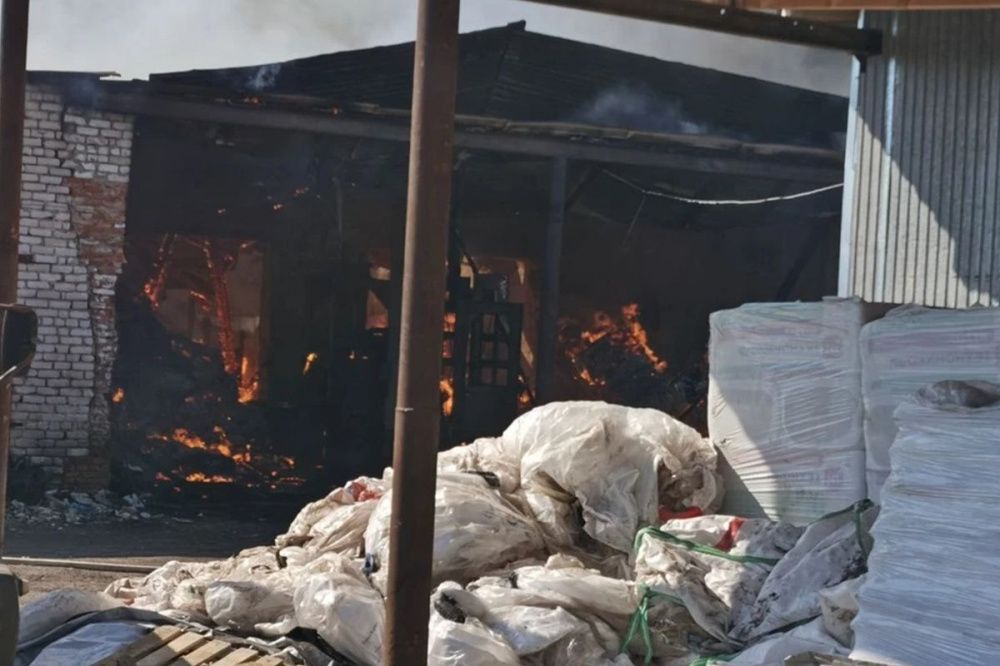 Пункт приема вторсырья загорелся в Перевозском районе