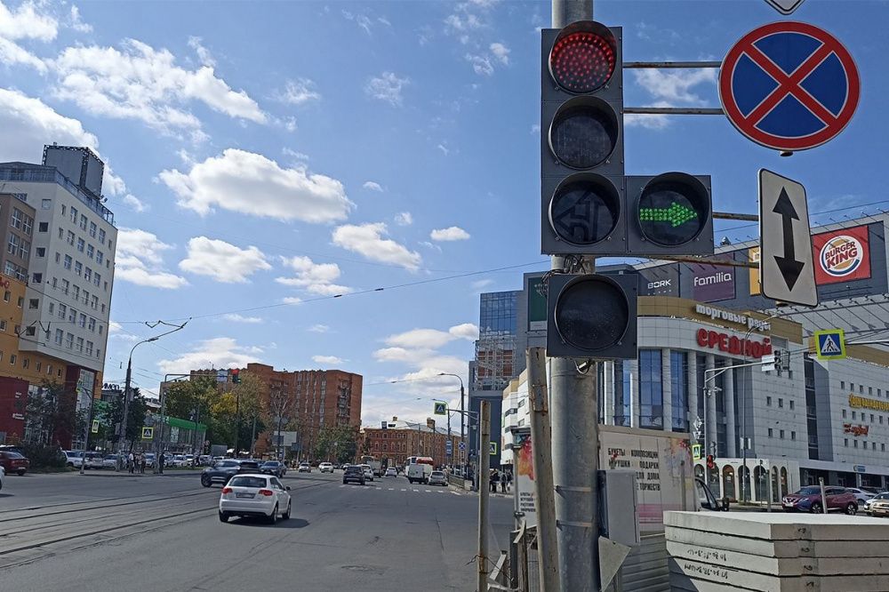Светофор на перекрестке Белинского и Крупской оснастили дополнительной секцией