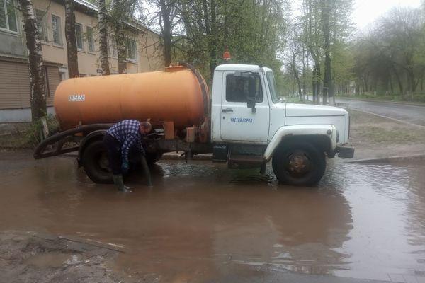Дождевую воду откачали в Автозаводском районе Нижнего Новгорода