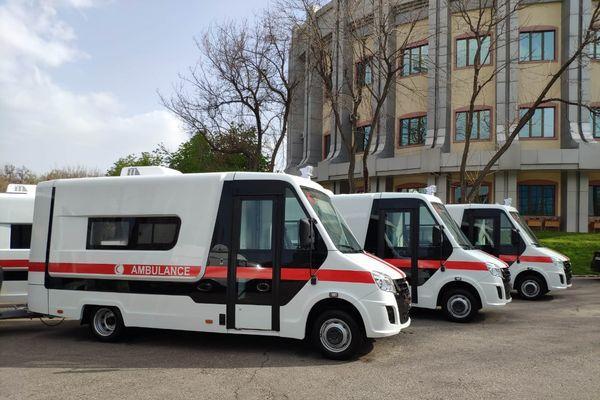 Мантуров и Никитин передали Узбекистану 20 медицинских автомобилей ГАЗ 