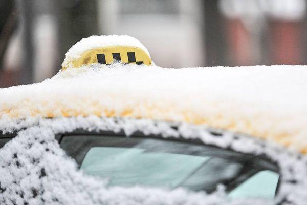 Фото Россияне возмутились повышением цен на поездки в такси во время снегопадов - Новости Живем в Нижнем