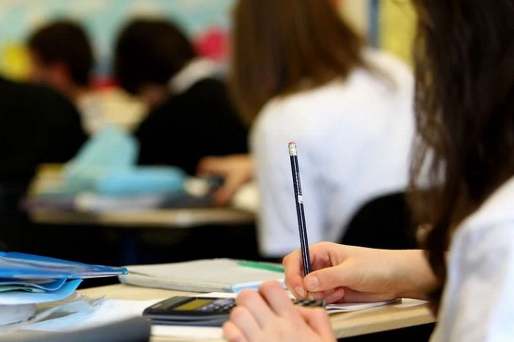 Пятерых выпускников нижегородских школ удалили с экзаменов из-за телефонов