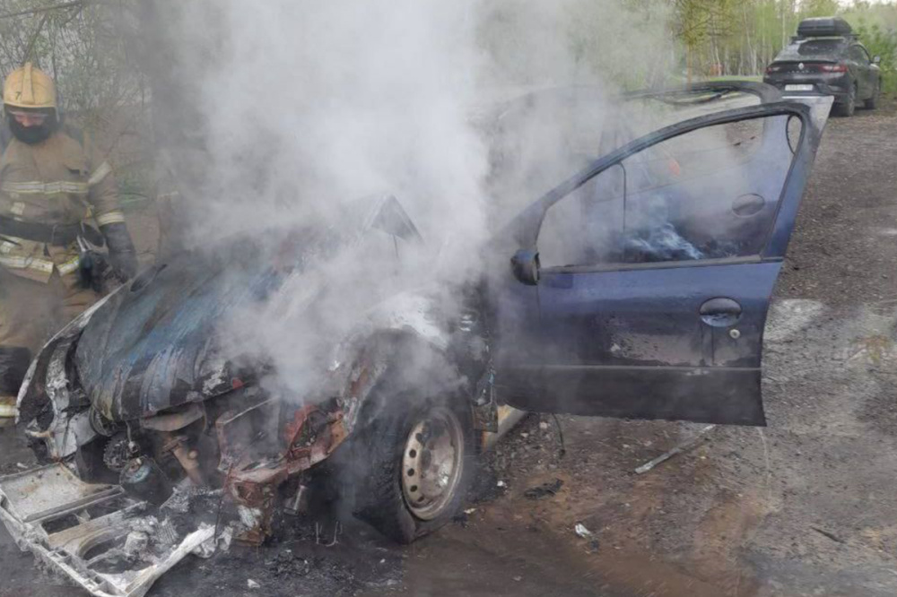 Фото Автомобиль сгорел в Канавинском районе Нижнего Новгороде 26 апреля - Новости Живем в Нижнем