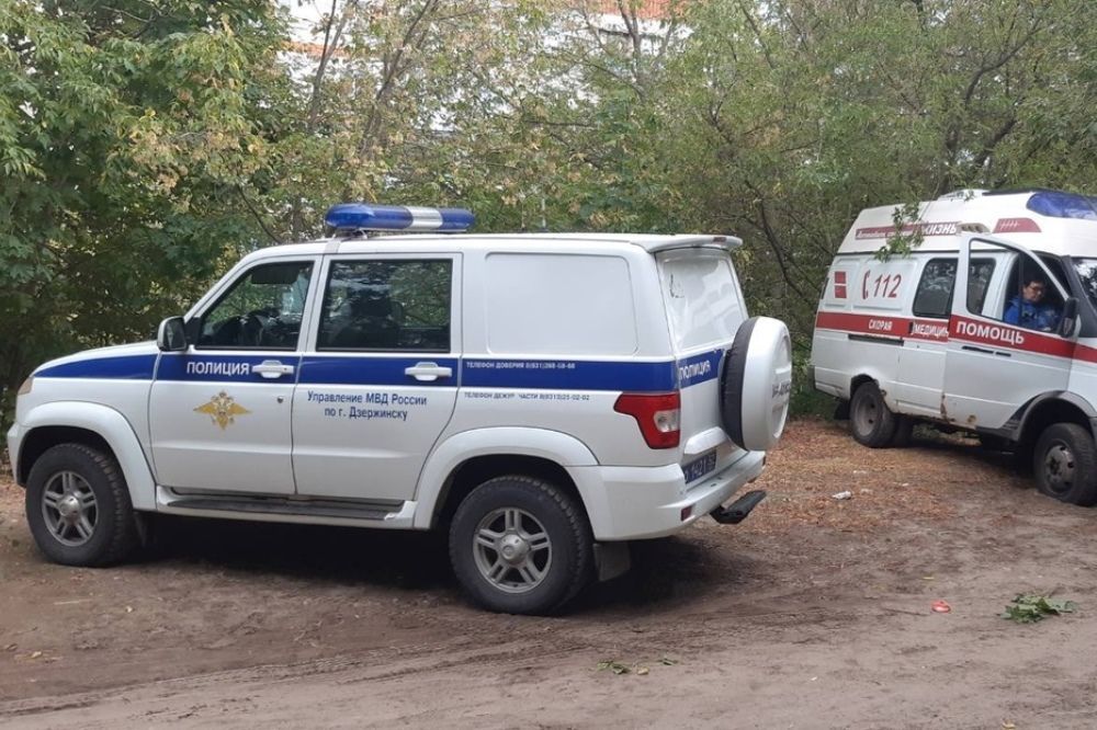 Жительница Дзержинска выпала из окна многоквартирного дома и погибла