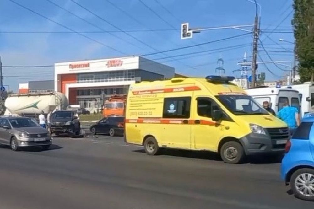 ДТП с участием двух автомобилей произошло на проспекте Гагарина в Нижнем Новгороде