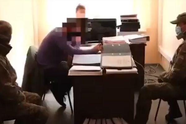 Видео допроса подозреваемых сотрудников ГИБДД Дзержинска опубликовали в СУ СК по региону