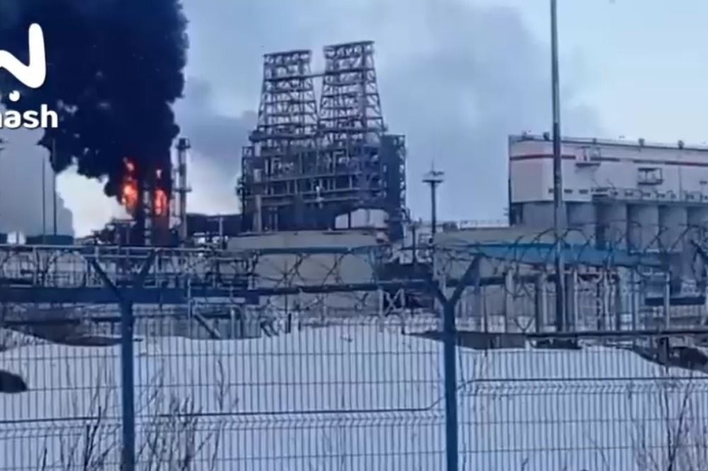 Установка с бензином горит на базе «Лукойла» в Кстовском районе