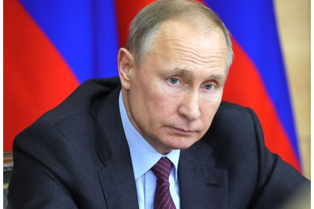 Владимир Путин поручил уменьшить число контрольных работ в школах