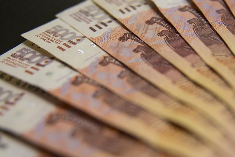 73-летняя нижегородка получила компенсацию банкнотами из «банка приколов»