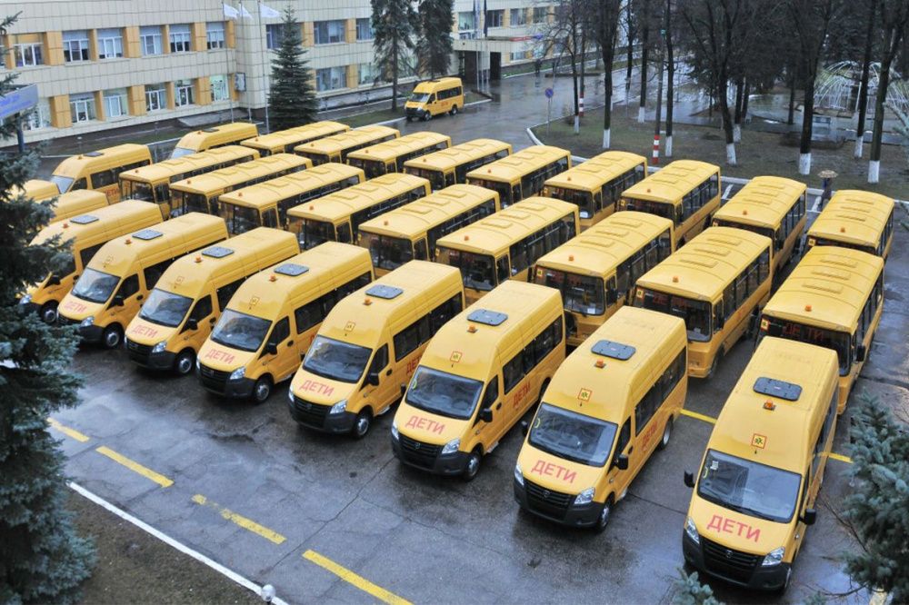 Еще 46 школьных автобусов и 12 машин скорой помощи получит Нижегородская область