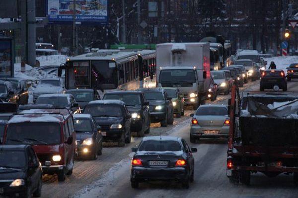 Снегопад принёс с собой заторы на дорогах Нижнего Новгорода