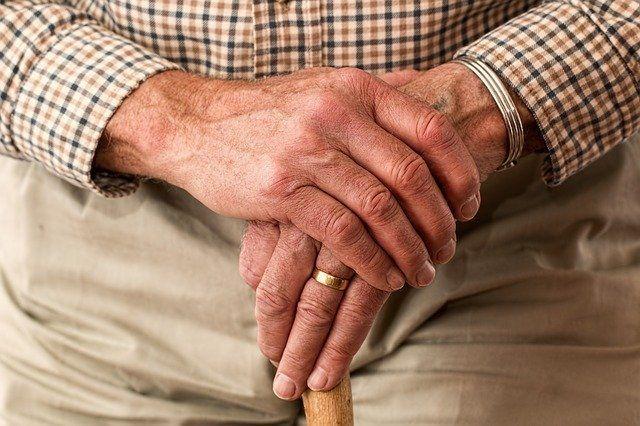 «Серебряное» одиночество. Как нижегородские волонтеры помогают старикам