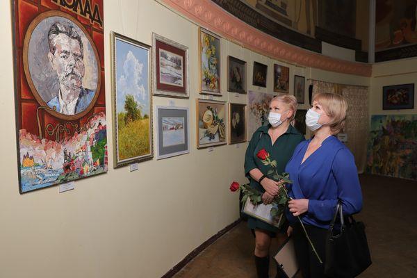 Выставка живописи открылась во дворце культуры химиков в Дзержинске