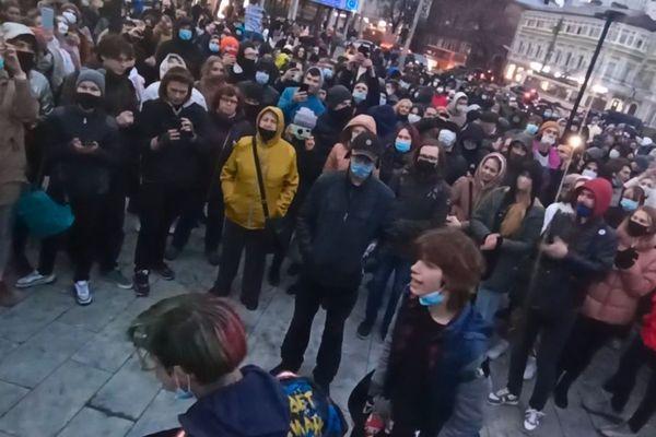 Полицейские задержали пятерых нижегородцев за участие в несанкционированном митинге 21 апреля