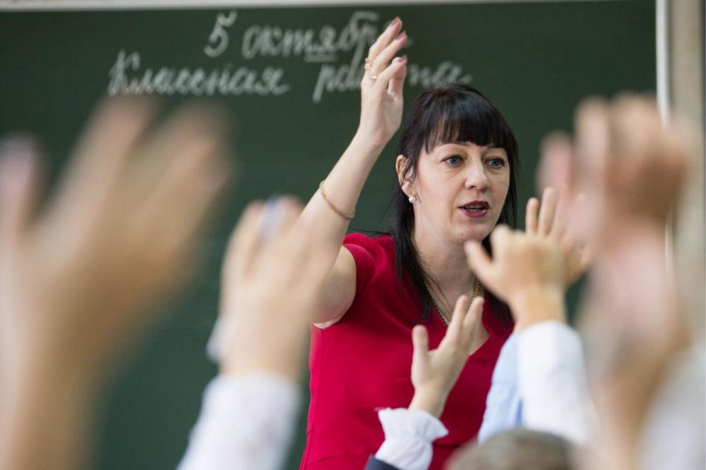 Фото Примерно половина нижегородцев заметила снижение уровня уважения к школьным учителям - Новости Живем в Нижнем