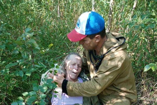 81-летнюю пенсионерку нашли живой спустя шесть дней в лесу Сокольского района 