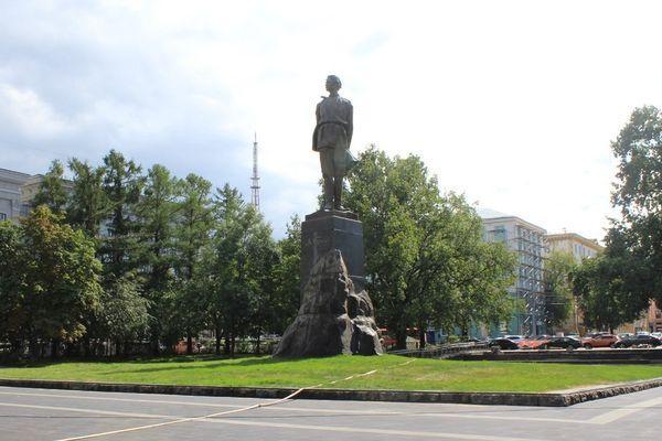 Отреставрированную ограду установили в сквере на площади Горького в Нижнем Новгороде