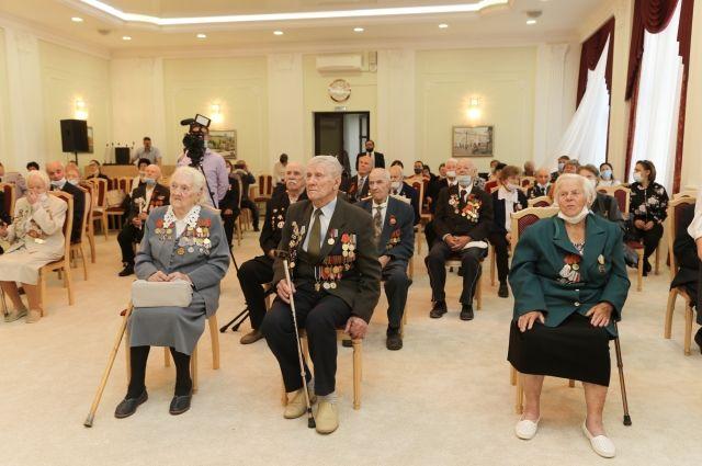 45 нижегородцев удостоены звания «Почетный ветеран Нижнего Новгорода»