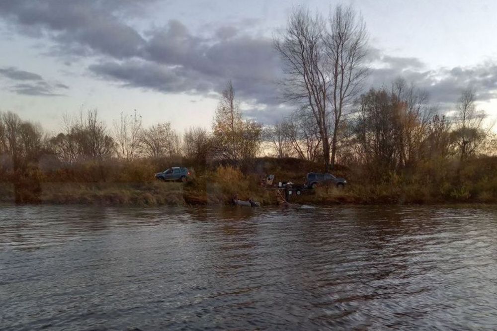 Спасатели вызволили застрявших на острове рыбаков в Нижегородской области