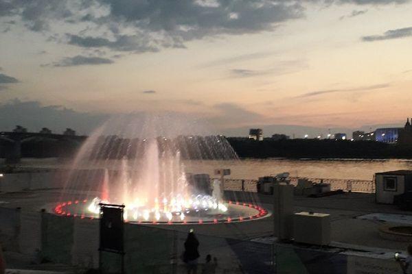 Фонтан с водными иллюстрациями протестировали на Нижне-Волжской набережной