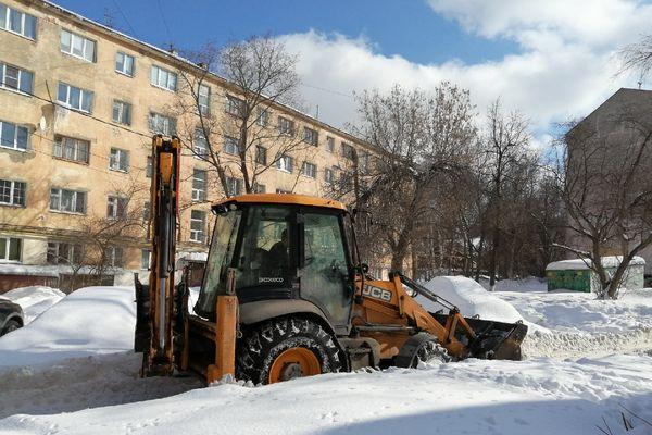 Коммунальщиков наказали за плохую уборку снега в Ленинском районе