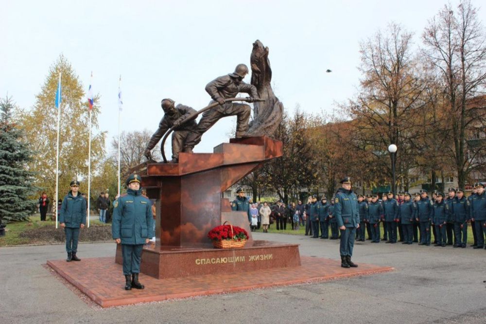 Мемориал «Спасающим жизни» открыли в Кстове Нижегородской области