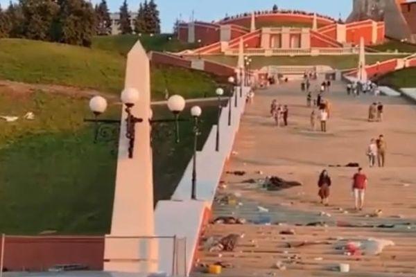 Нижегородцы возмутились из-за мусора на открытой после реконструкции Чкаловской лестнице 
