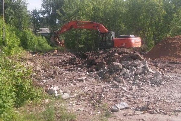 Аварийные постройки сносят на стадионе «Красная Этна» в Нижнем Новгороде