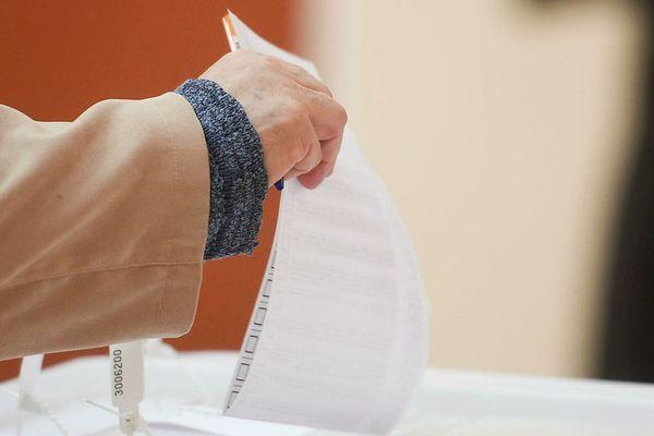Облизбирком проверяет документы избирательных объединений и кандидатов в депутаты ЗСНО