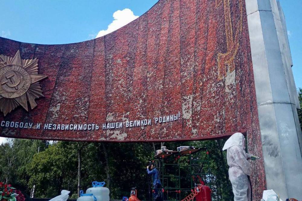 Реставрация монумента «Боевой и трудовой славы автозаводцев» завершится до Дня города