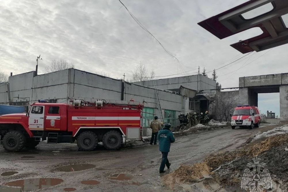 Административное здание загорелось на нижегородской улице Коминтерна 25 марта