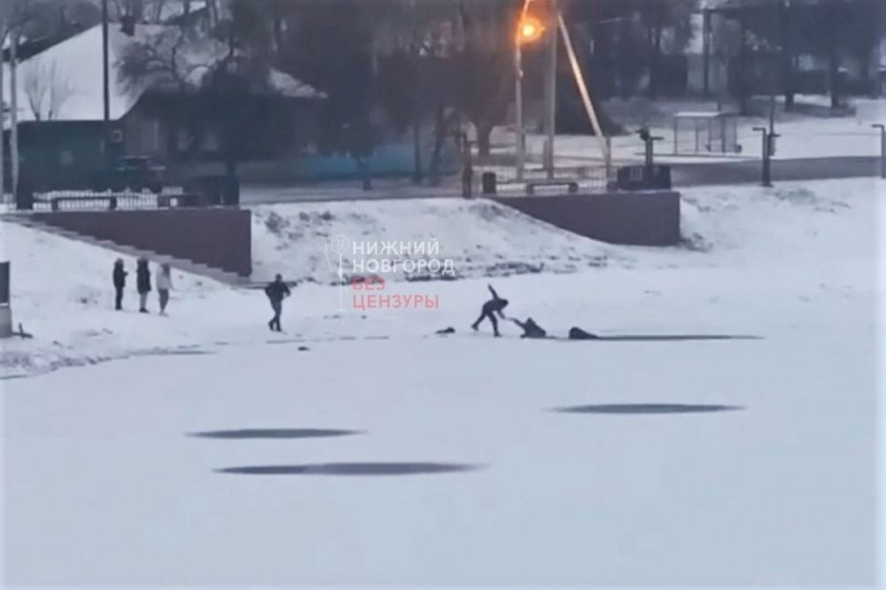 Два подростка провалились под лёд пруда в Выксе