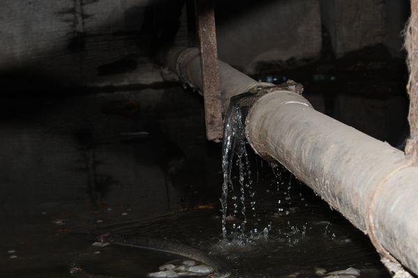 Жители Новинок жалуются на отсутствие отопления из-за прорыва трубы