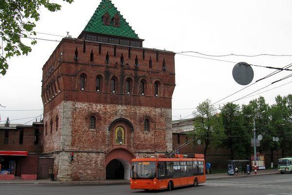Новое разворотное кольцо для троллейбусов монтируют на площади Минина в Нижнем Новгороде
