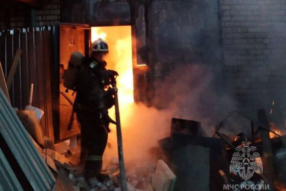 Жилой дом загорелся в Автозаводском районе Нижнего Новгорода 23 апреля
